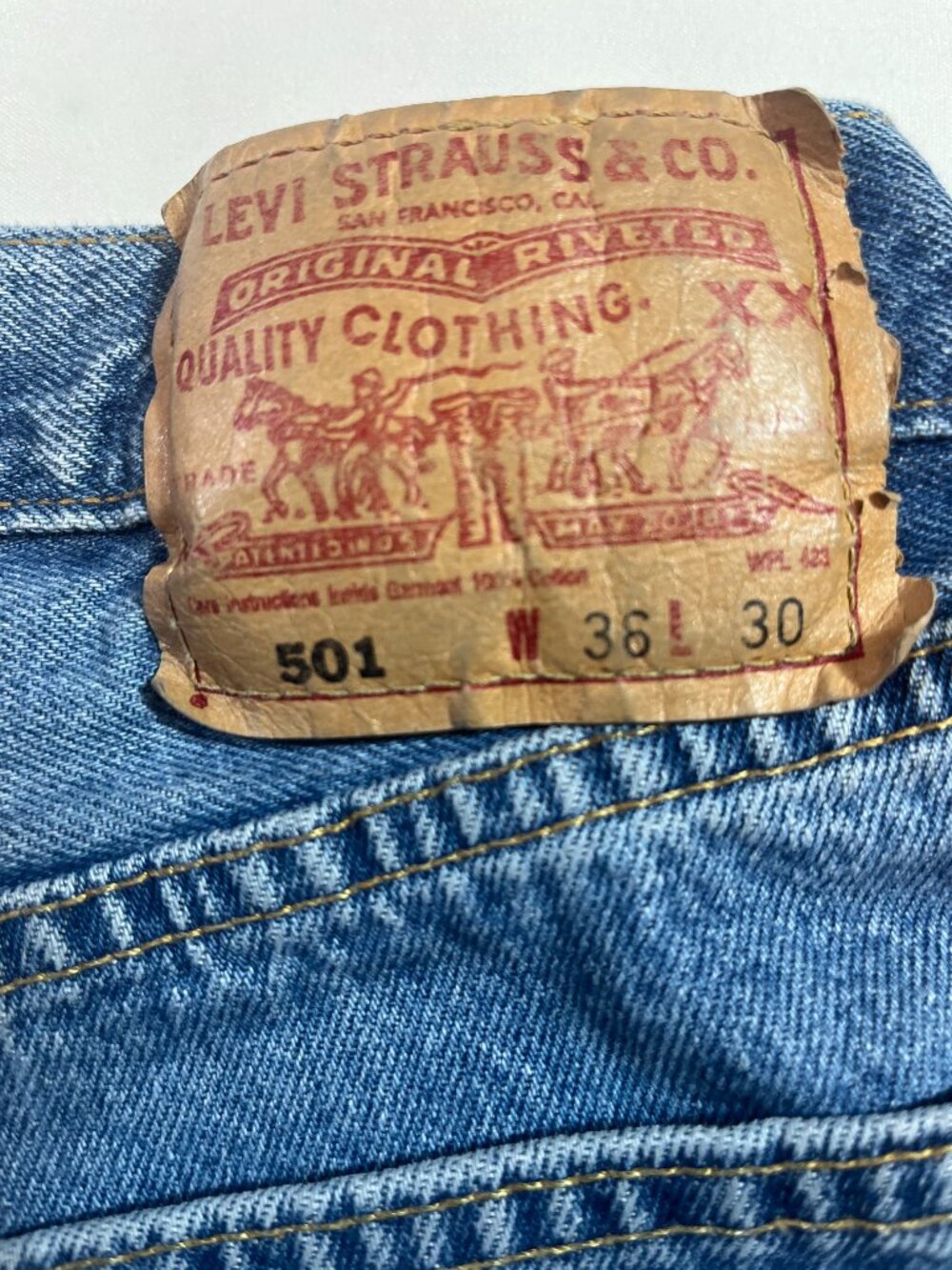 Levi's 550 Relaxed Fit Jeans - Size 36x30 - Picture 4 of 7